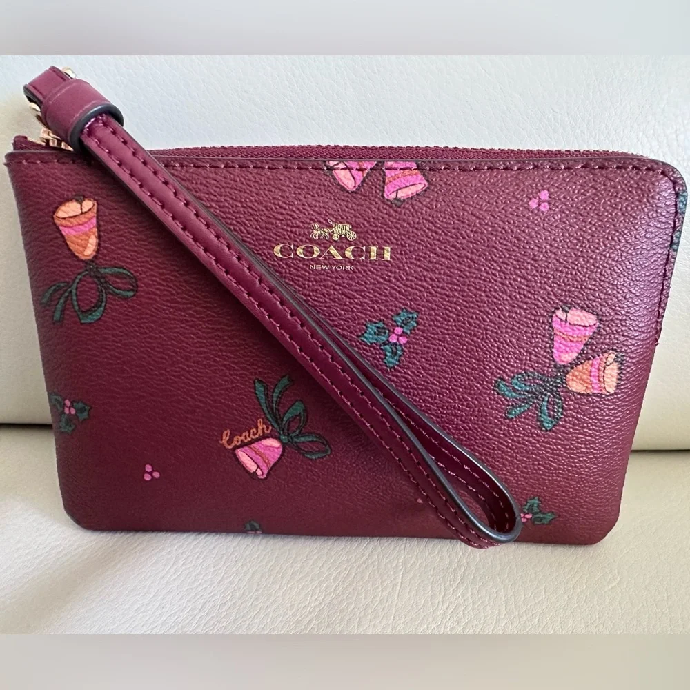 ๐๐ NWT Coach Corner Zip Wristlet With Holiday Bells Print ๐๐ - Picture 4 of 7